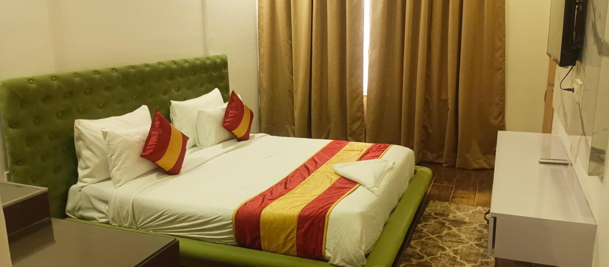 Hotel Elite Sector 45 I Gurgaon Central I Couple Friendly 외부 사진