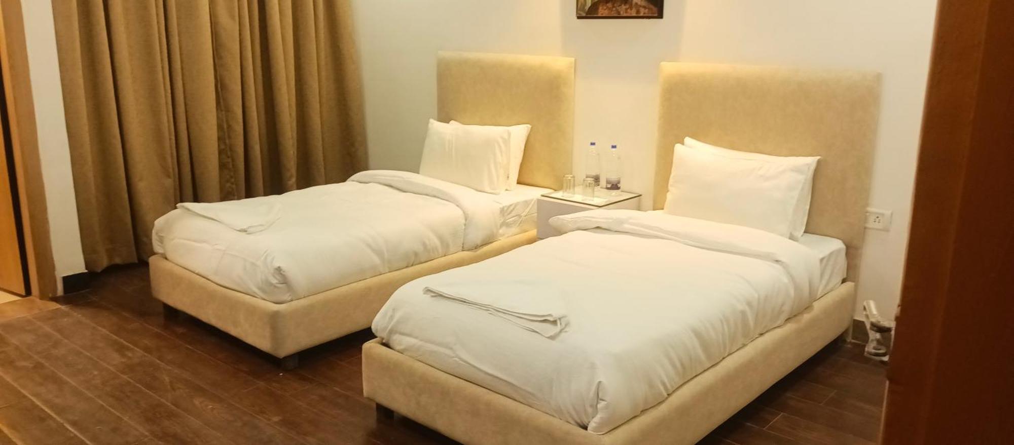 Hotel Elite Sector 45 I Gurgaon Central I Couple Friendly 외부 사진