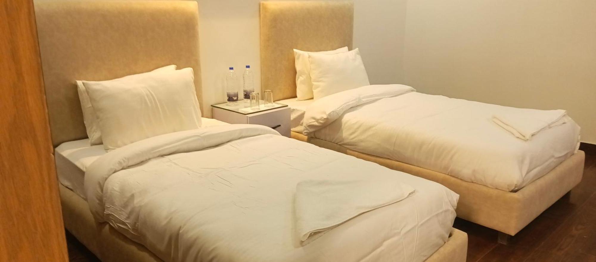 Hotel Elite Sector 45 I Gurgaon Central I Couple Friendly 외부 사진