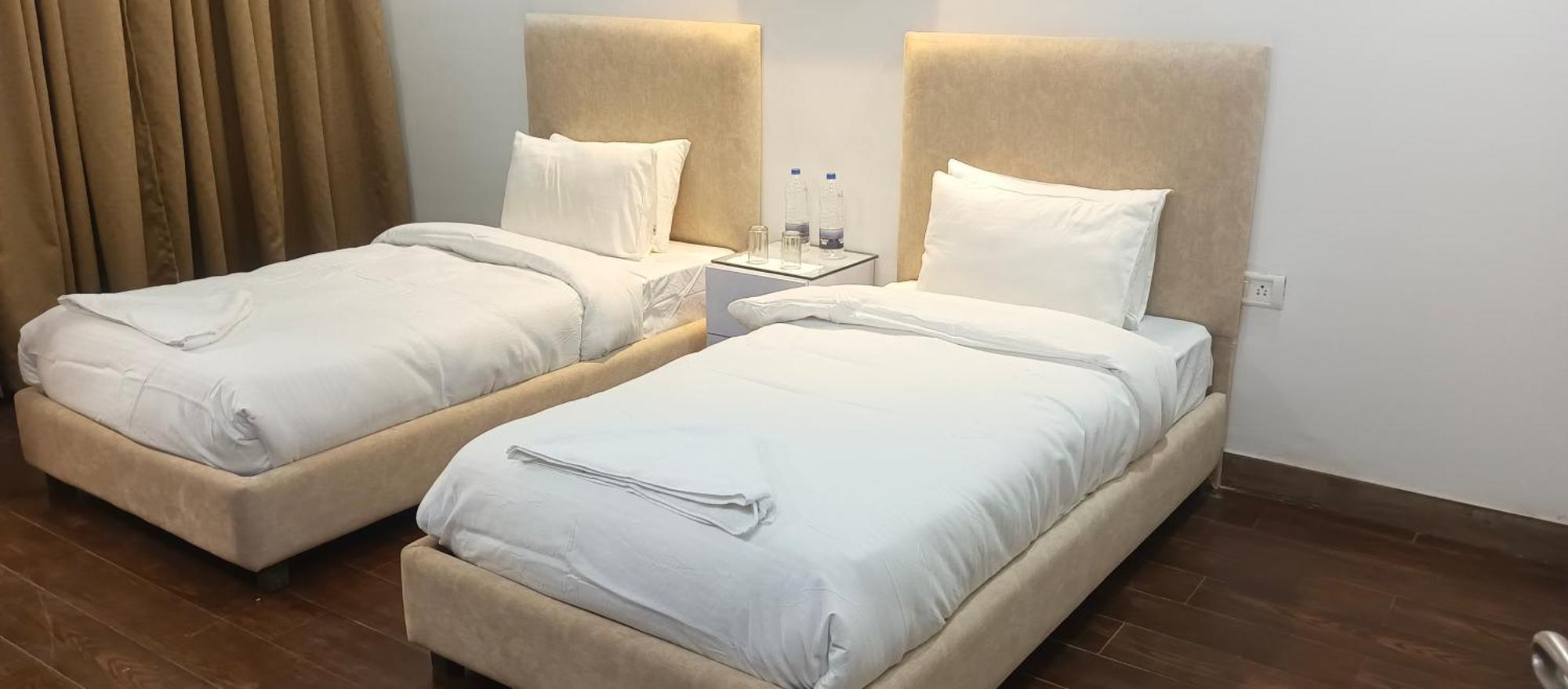 Hotel Elite Sector 45 I Gurgaon Central I Couple Friendly 외부 사진